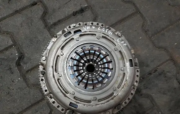 Volkswagen Golf VI Dual mass flywheel 