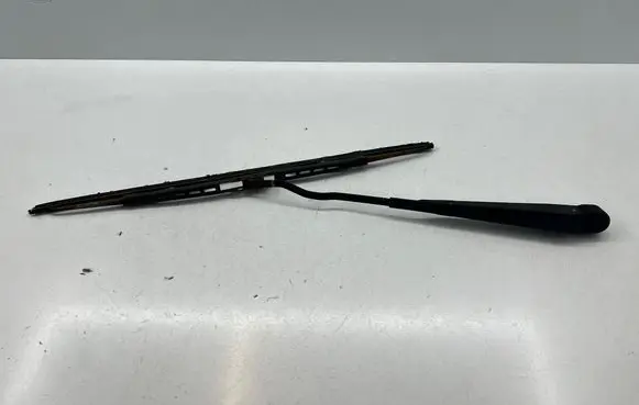 Mercedes-Benz W123 Front wiper blade arm
