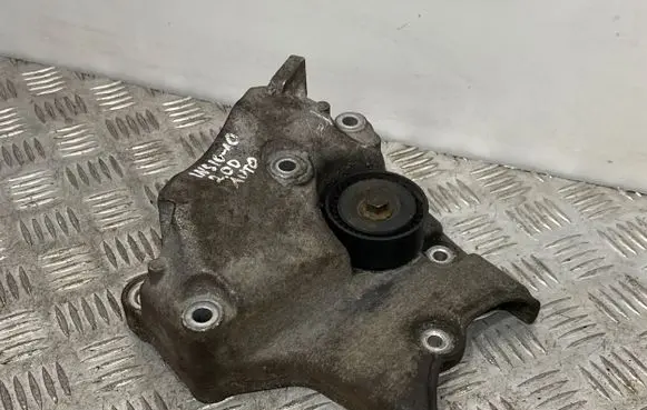 Opel Insignia A A/C compressor mount bracket 428702915