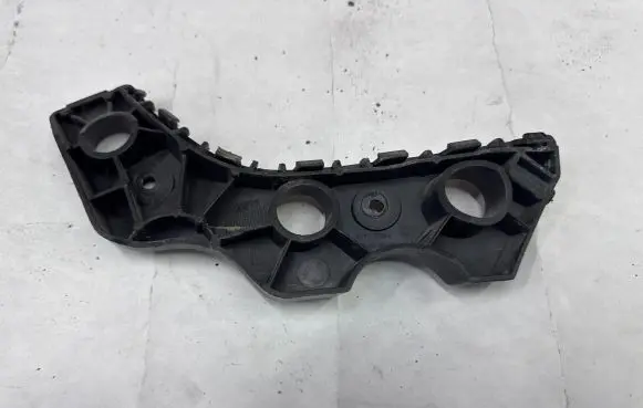 Volkswagen PASSAT CC Front bumper mounting bracket 3C8807183A