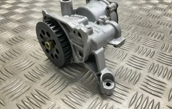 Skoda Octavia Mk3 (5E) Oil pump 04L145305 04L145208D V200