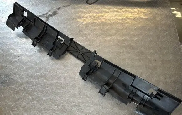 Opel Vivaro Radiator trim 8200414161
