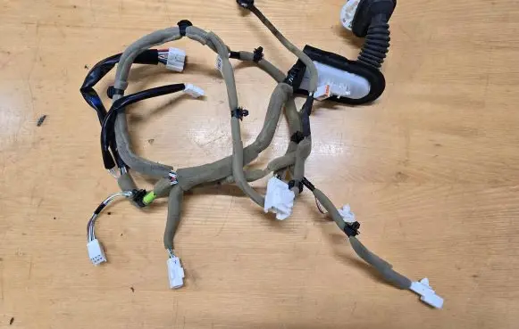 Mazda CX-7 Front door wiring loom EH6467190B