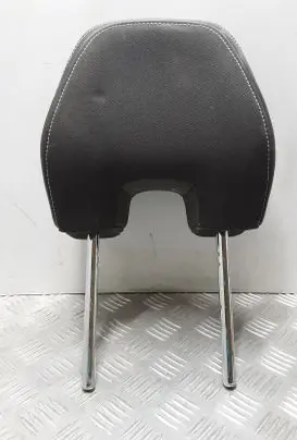 Volvo V40 Front seat headrest 