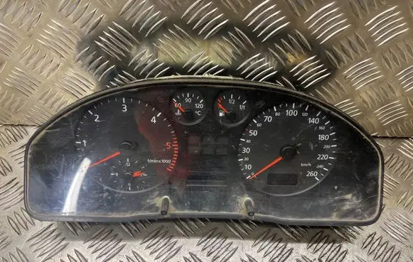 Audi A4 S4 B5 8D Speedometer (instrument cluster) 110008989