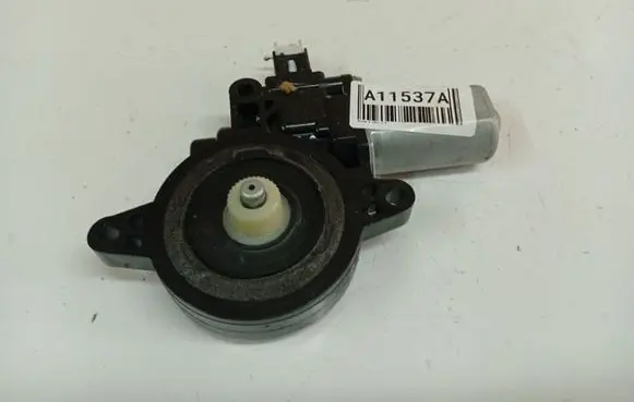 Mazda 3 II Front door window regulator motor D6515958X