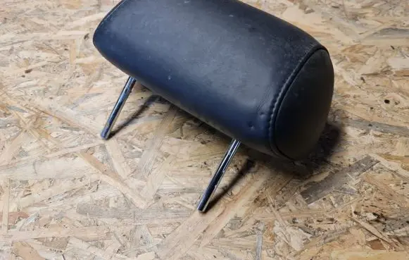 Lexus IS 200-300 Rear seat headrest 