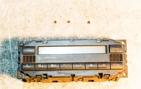 Volkswagen PASSAT B5 Climate control unit 3B1907044K