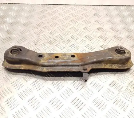 Honda CR-V Rear differential mounting bracket 