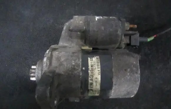 Volkswagen Golf IV Starter motor d7es5