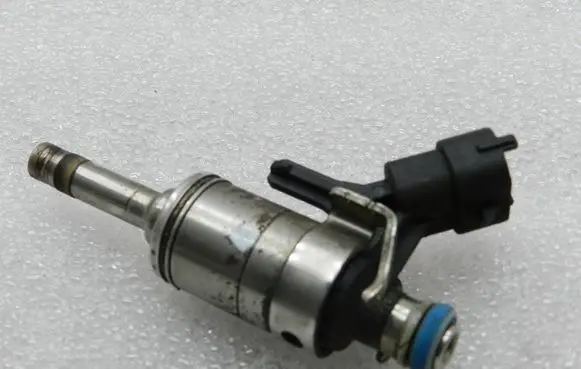 Peugeot 508 Fuel injector 1984H5 0261500073