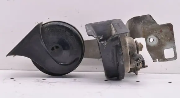 BMW 5 E60 E61 Horn signal 6935709