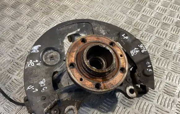 Peugeot 308 Front wheel hub spindle knuckle