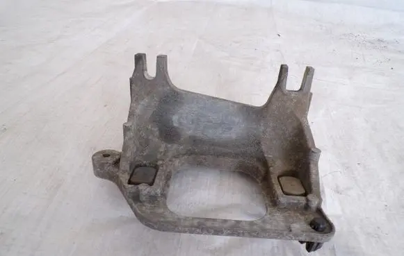 Opel Vivaro Gearbox mounting bracket 112228161R