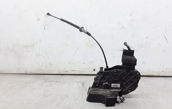 Volvo V50 Front door lock 30699793
