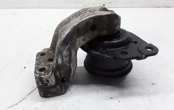 Volvo S40, V40 Engine mount bracket 30611472
