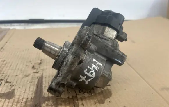 Skoda Octavia Mk3 (5E) Fuel injection high pressure pump 04B130755H 28477820