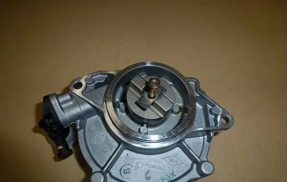 Renault Laguna III Vacuum pump 701139060