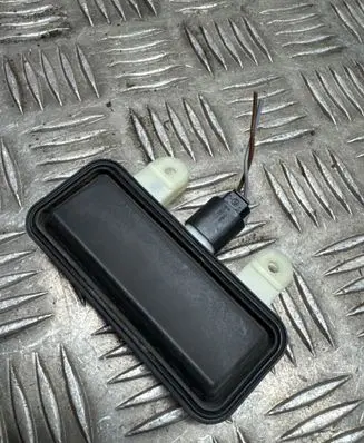 Mercedes-Benz E W212 Tailgate opening switch 2218702410