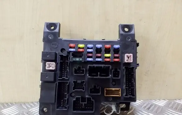 Mitsubishi Outlander Fuse module 8637A318