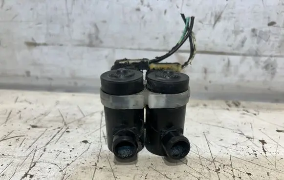 Honda FR-V Windscreen/windshield washer pump 