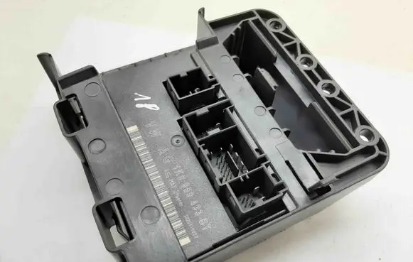 Volkswagen Golf V Central body control module 1K0959433BT 1K1907348A