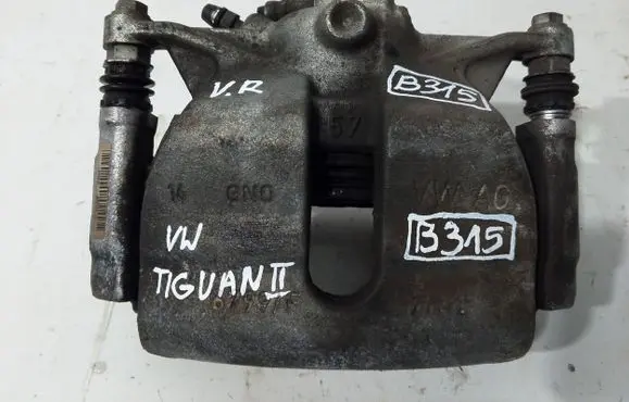 Volkswagen PASSAT B8 Front brake caliper 5Q6Dq