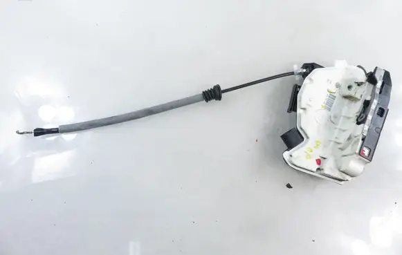 Volkswagen Tiguan Front door lock 5N1837016F
