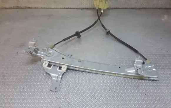 Rear window lifting mechanism without motor