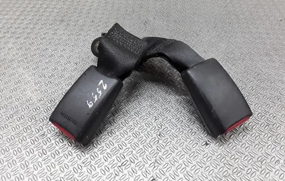Nissan Maxima A34 Middle seatbelt buckle (rear) 