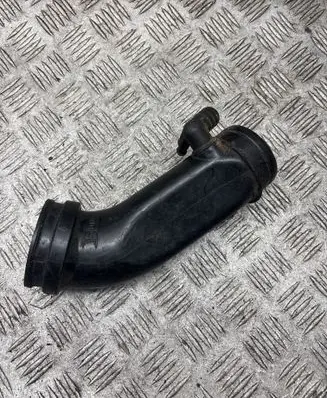 Audi A4 S4 B5 8D Air intake hose/pipe 050133354
