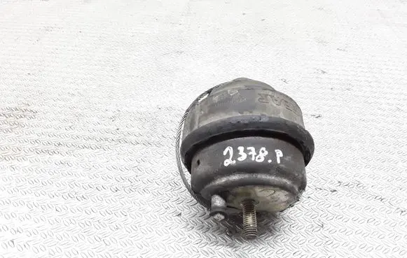 Volvo S60 Engine mount bracket