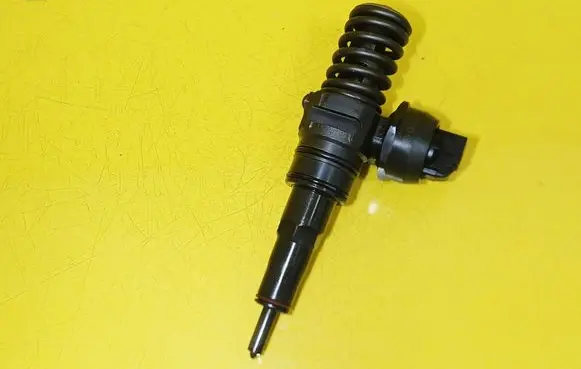 Audi A4 S4 B6 8E 8H Fuel injector 038130073BA