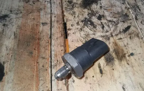 Fuel pressure sensor