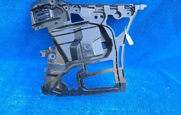BMW 4 G22 G23 G24 G26 Rear bumper mounting bracket 8075844