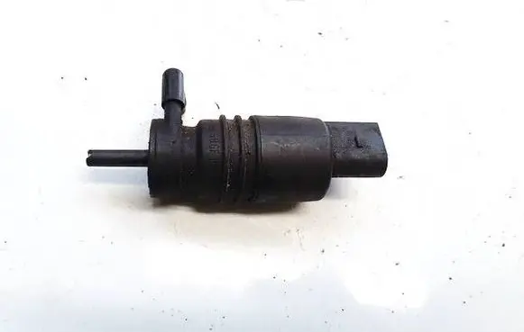 Volkswagen Golf V Windscreen/windshield washer pump 1j0973722