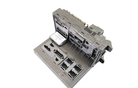 Mercedes-Benz E W211 Fuse module 2115453801 HW3402