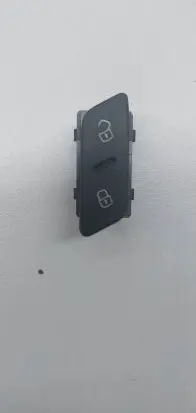 Volkswagen PASSAT B7 Central locking switch button 3AA962125