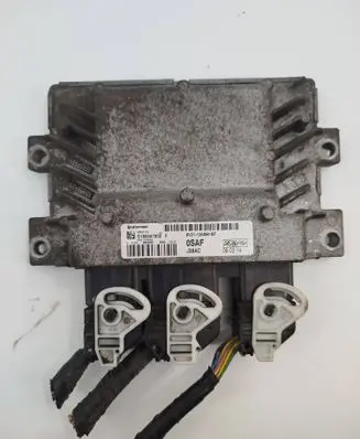 Ford Focus Engine control unit/module 8V2112A650SF S180047002