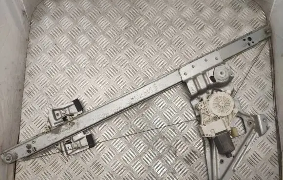 Mercedes-Benz Sprinter W906 Front door electric window regulator A9067200046
