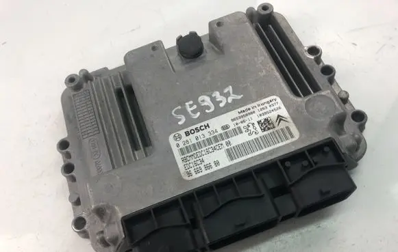 Peugeot 3008 II Engine control unit/module 9666986680