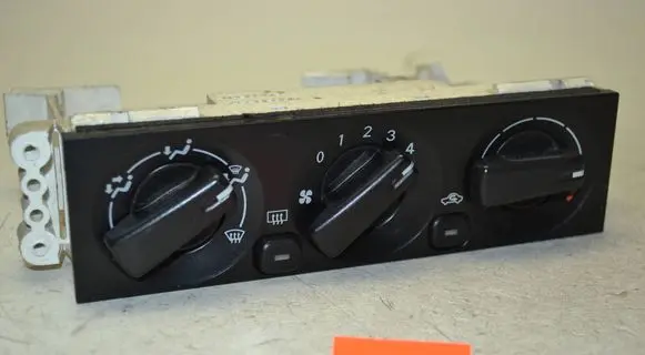 Mitsubishi Space Wagon Climate control unit MR398657 990601