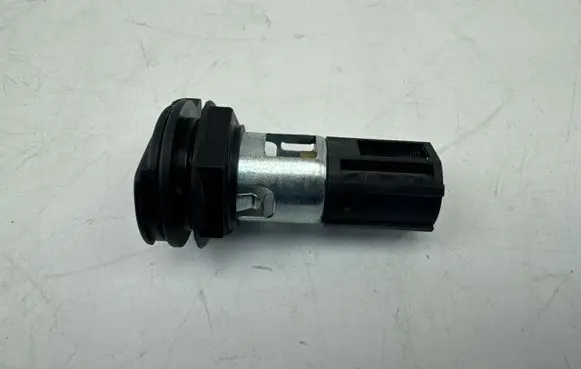 Volkswagen PASSAT B7 12 V Socket (rear) 