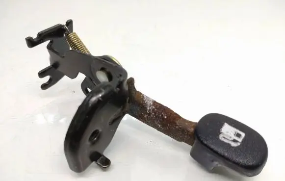 Hyundai Tucson JM Fuel cap release pull handle 