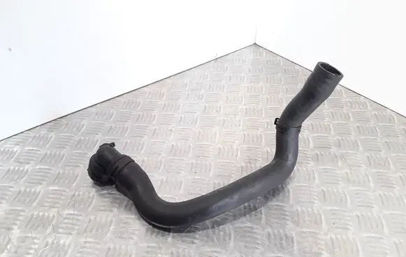Volkswagen PASSAT B6 Engine coolant pipe/hose