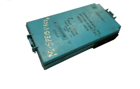 Mitsubishi Space Wagon Relay mounting block MR445951 8Y26OPOK