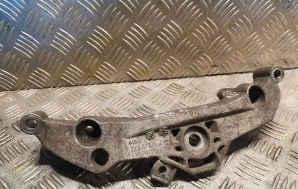 Mini One - Cooper Clubman R55 Engine mounting bracket 6772032