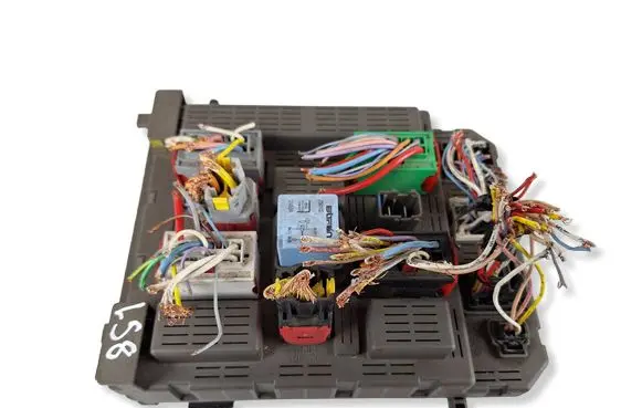 Opel Vectra B Fuse module 9641958680