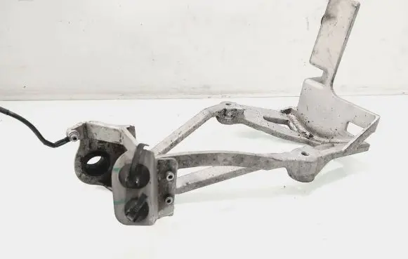Polestar 2 A/C compressor mount bracket 