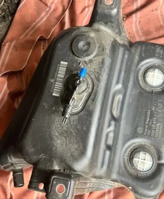 Volkswagen Passat Alltrack AdBlue liquid reservoir 3Q0131877F 1056550